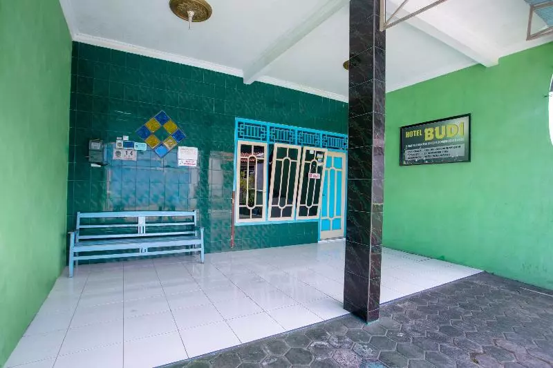 Spot On 2871 Hotel Budi