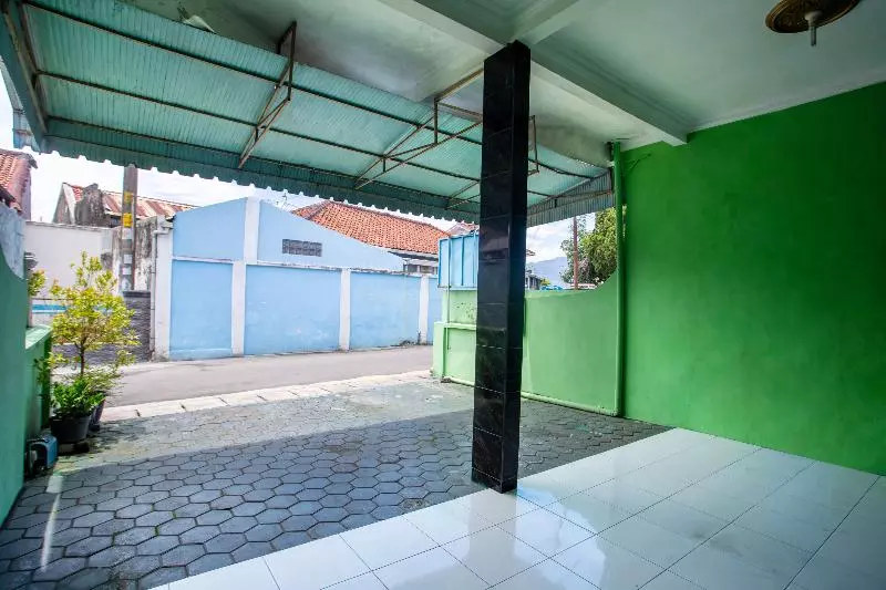 Spot On 2871 Hotel Budi