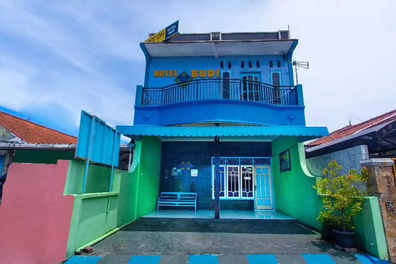 Spot On 2871 Hotel Budi