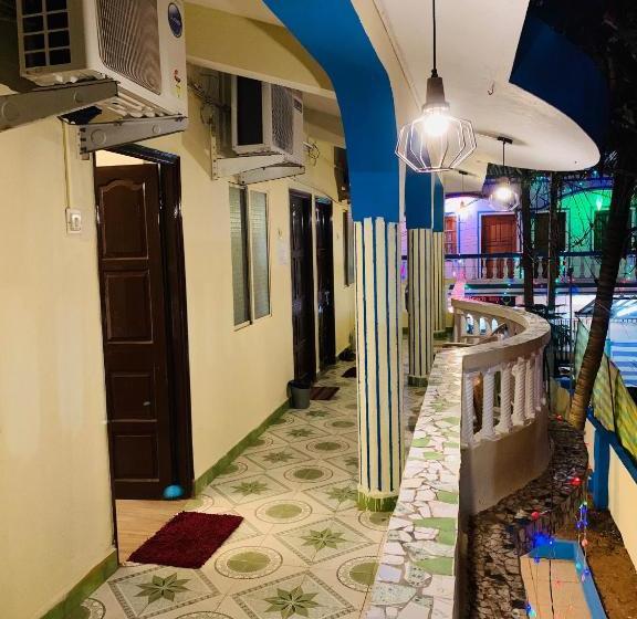 בית מלון כפרי Baga Beach Lagoon