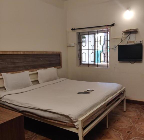 בית מלון כפרי Baga Beach Lagoon