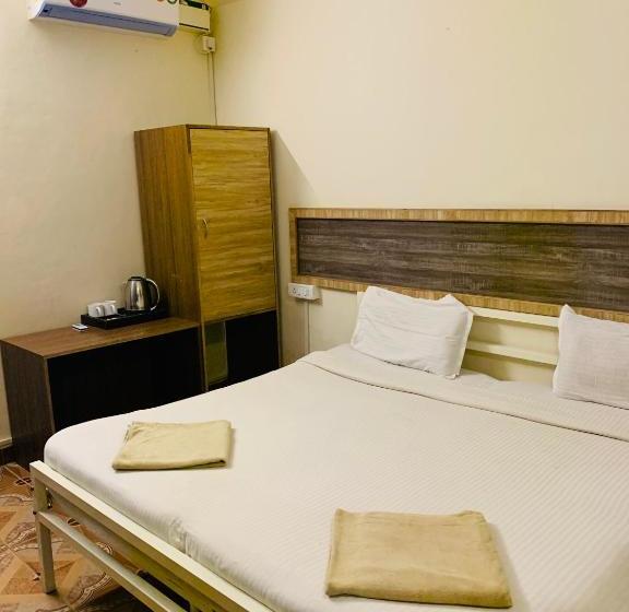 בית מלון כפרי Baga Beach Lagoon