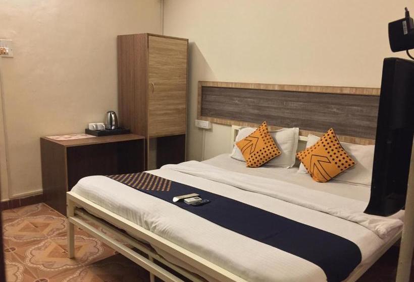 בית מלון כפרי Baga Beach Lagoon