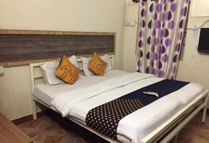 בית מלון כפרי Baga Beach Lagoon