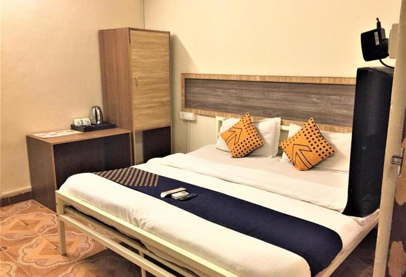 בית מלון כפרי Baga Beach Lagoon