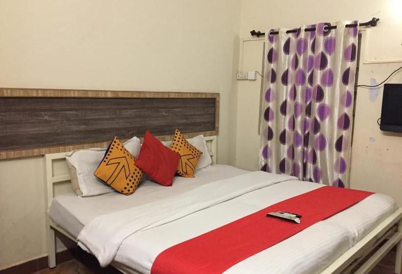 בית מלון כפרי Baga Beach Lagoon