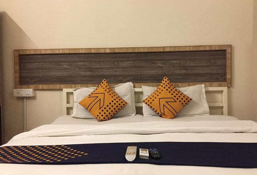 בית מלון כפרי Baga Beach Lagoon