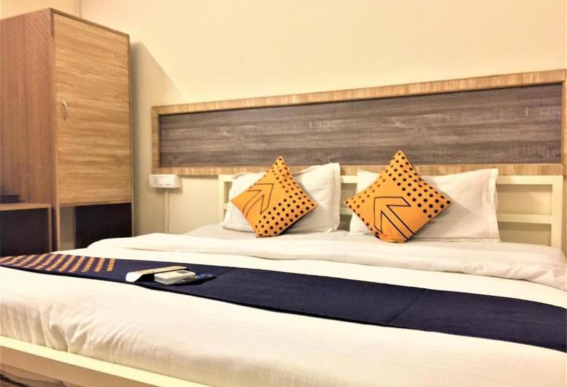 בית מלון כפרי Baga Beach Lagoon