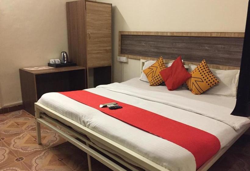 בית מלון כפרי Baga Beach Lagoon