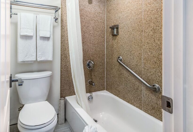 ホテル Inn At 50 Long Beach Convention Center