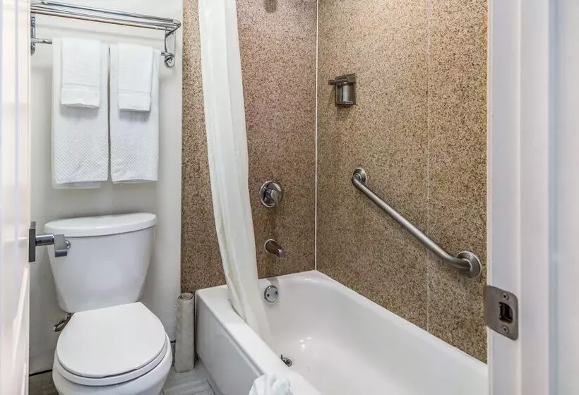 فندق Inn At 50  Long Beach Convention Center