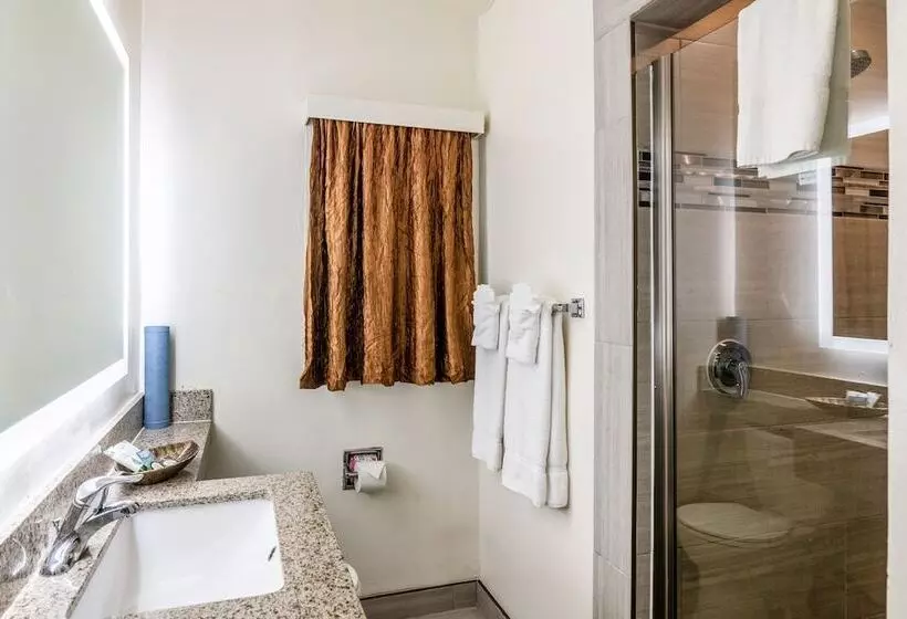 فندق Inn At 50  Long Beach Convention Center