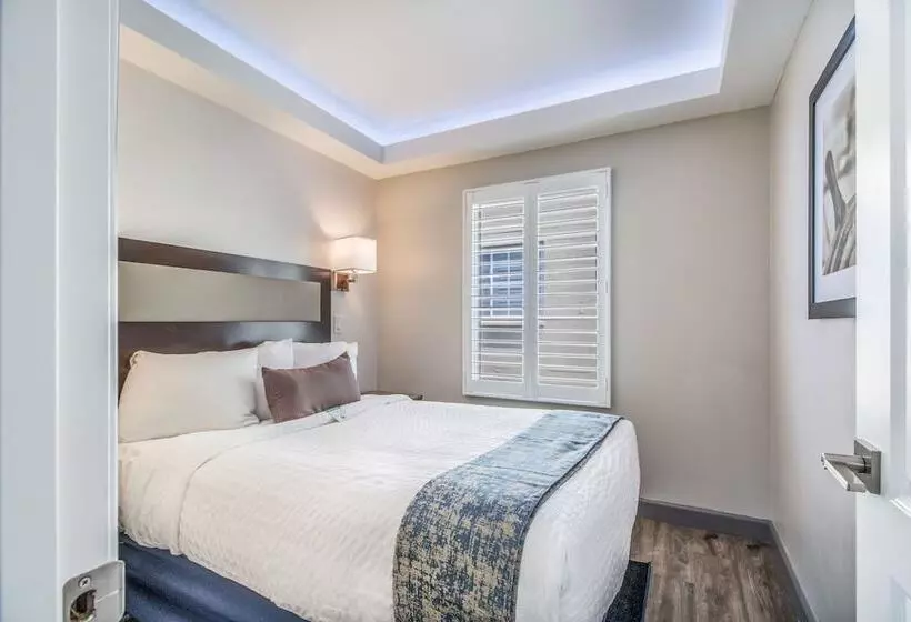 فندق Inn At 50  Long Beach Convention Center