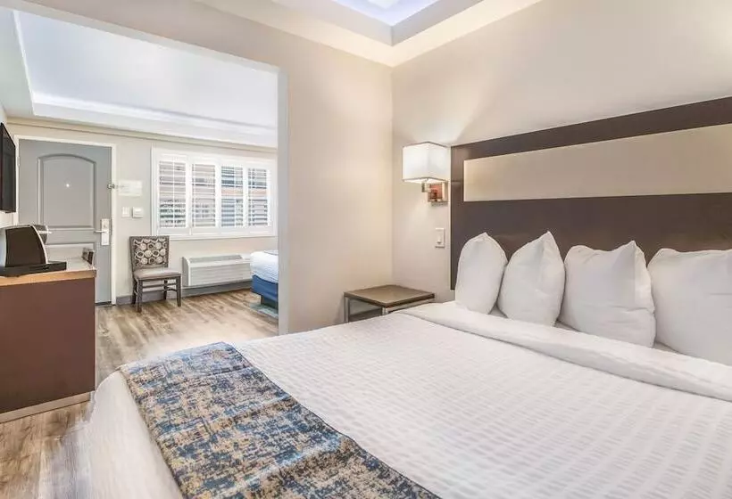 فندق Inn At 50  Long Beach Convention Center