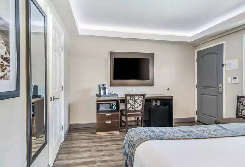 فندق Inn At 50  Long Beach Convention Center