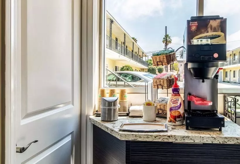 فندق Inn At 50  Long Beach Convention Center