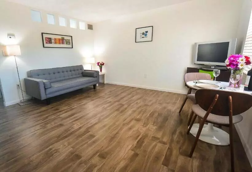 فندق Regency Inn & Suites Sarasota