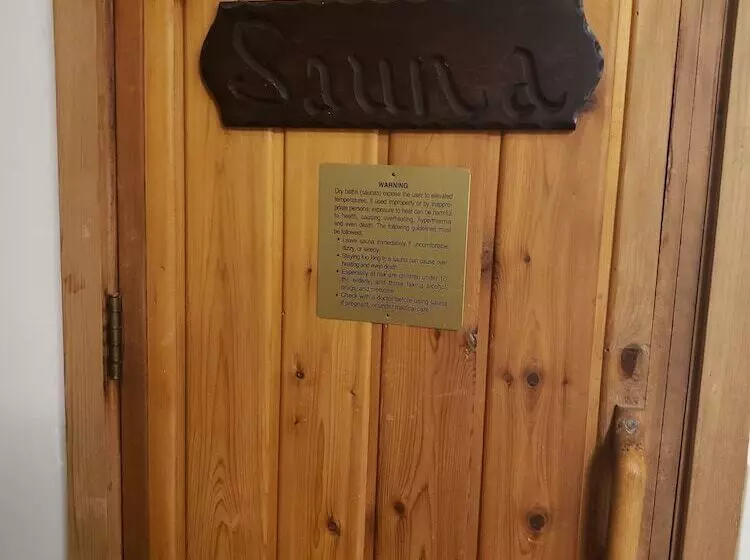 هتل Rib Mountain Inn