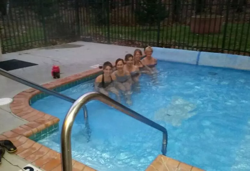 هتل Rib Mountain Inn