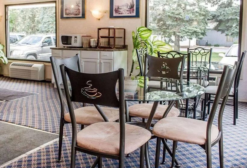 בית מלון כפרי Rodeway Inn