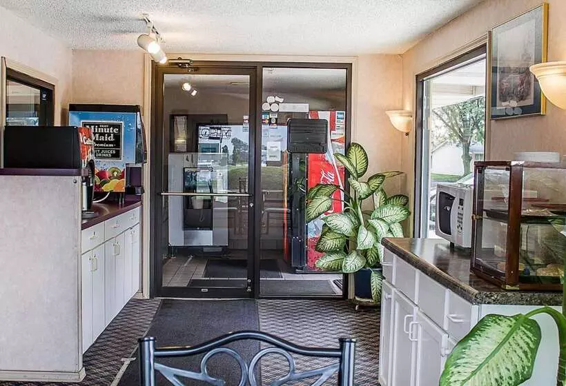 בית מלון כפרי Rodeway Inn