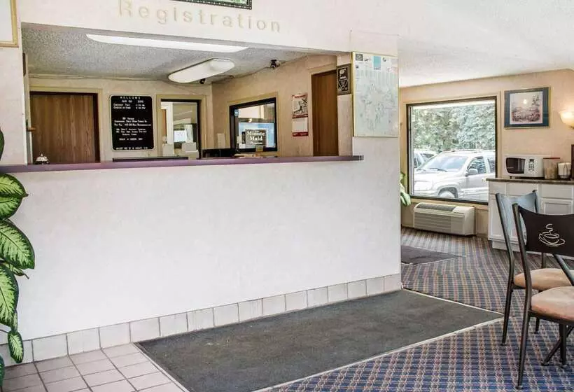 בית מלון כפרי Rodeway Inn