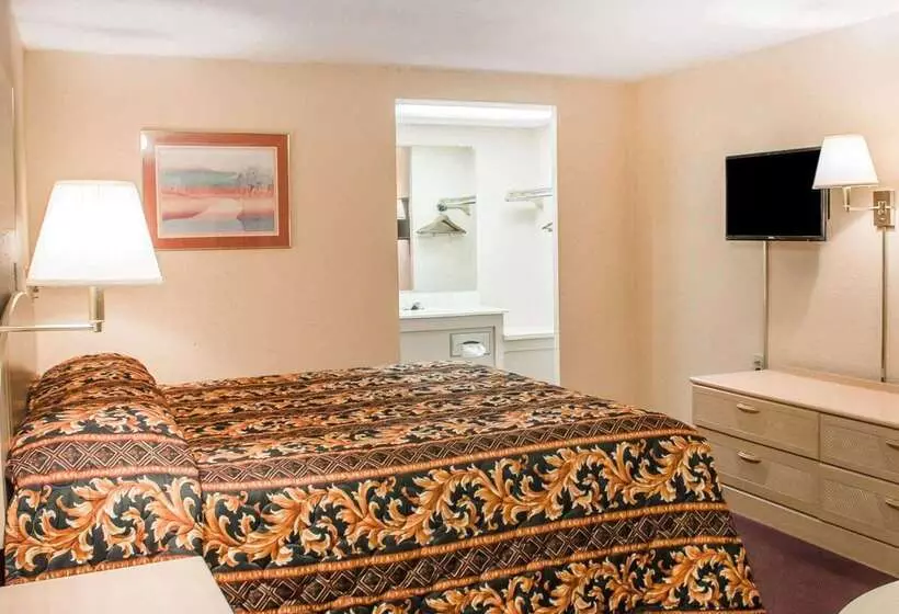 בית מלון כפרי Rodeway Inn