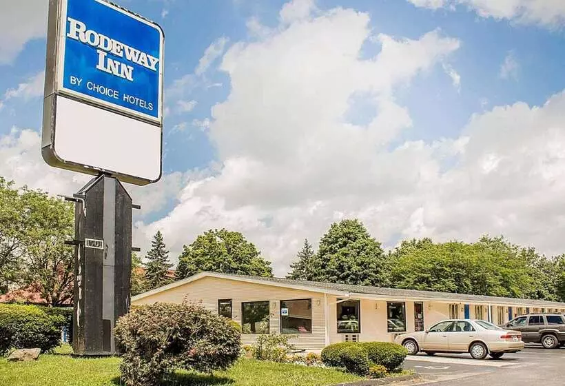 בית מלון כפרי Rodeway Inn