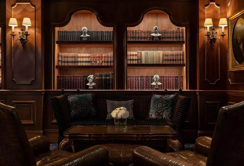 هتل The Ritzcarlton, New Orleans