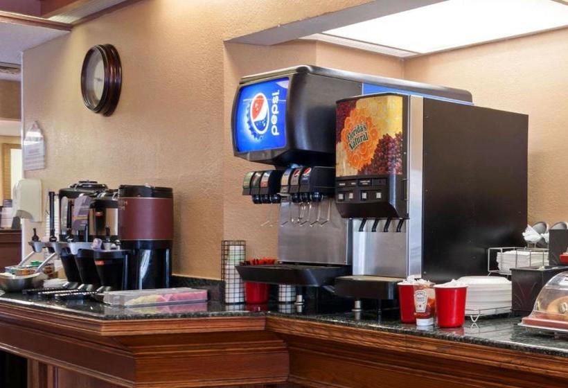 اقامتگاه Hawthorn Suites By Wyndham Dearborn/detroit Mi