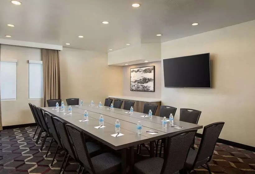 اقامتگاه Sonesta Es Suites Carmel Mountain San Diego