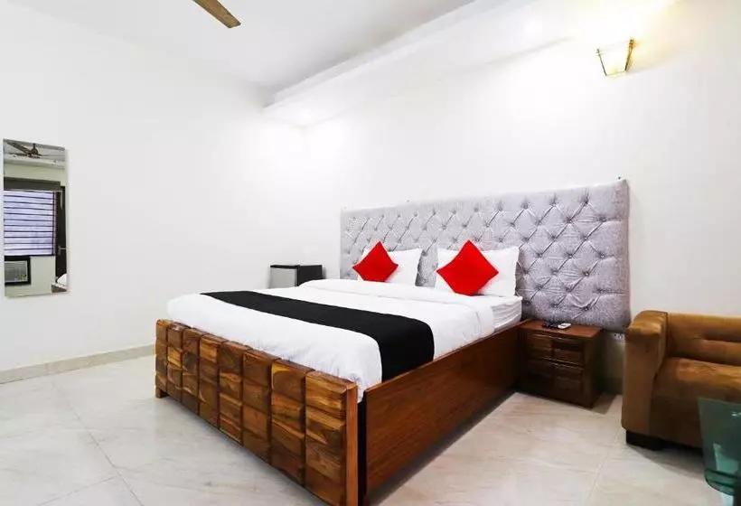 Hotelli Capital O 65693 The Sterling Villa