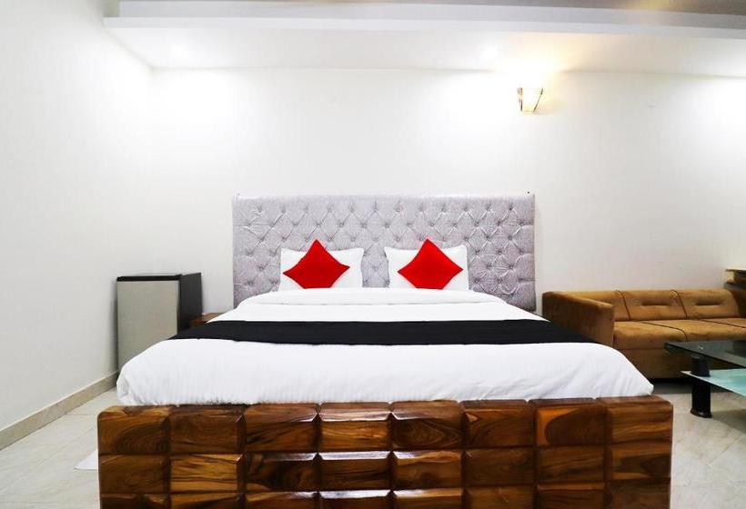 Hotel Capital O 65693 The Sterling Villa