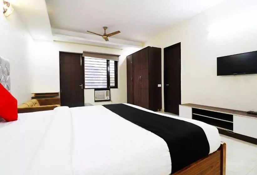 Hotelli Capital O 65693 The Sterling Villa