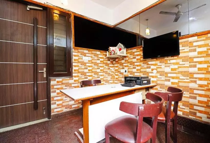 Hotelli Capital O 65693 The Sterling Villa