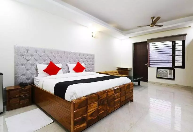 Hotelli Capital O 65693 The Sterling Villa