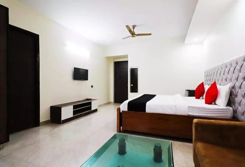 Hotelli Capital O 65693 The Sterling Villa