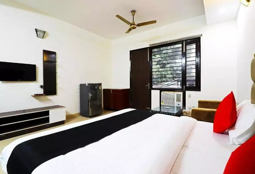 Hotelli Capital O 65693 The Sterling Villa
