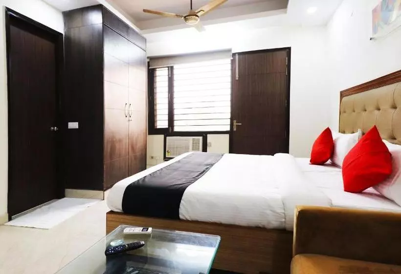 Hotelli Capital O 65693 The Sterling Villa