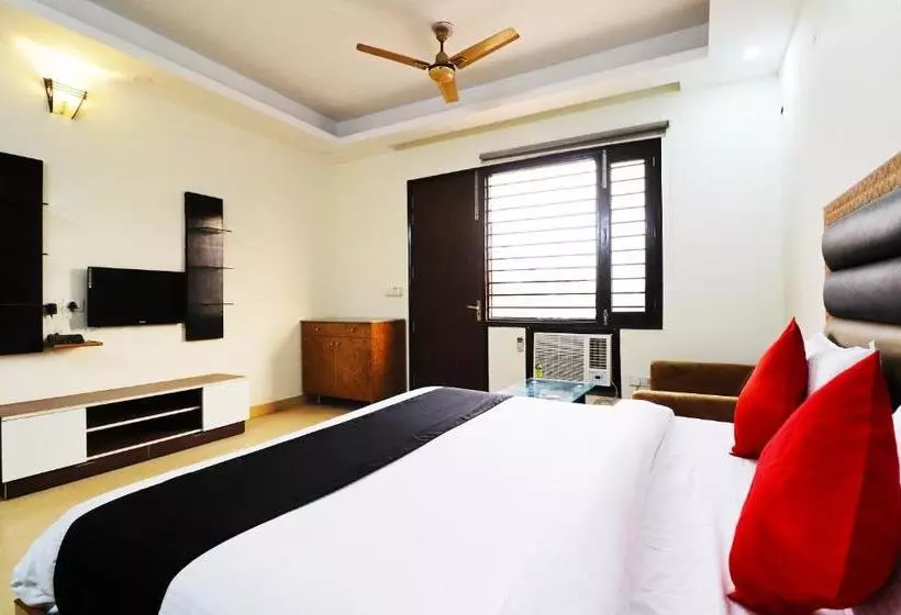Hotelli Capital O 65693 The Sterling Villa