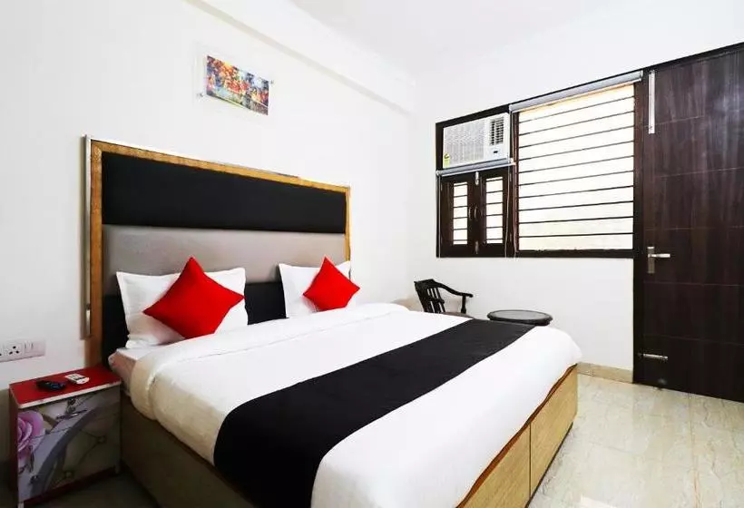 Hotelli Capital O 65693 The Sterling Villa