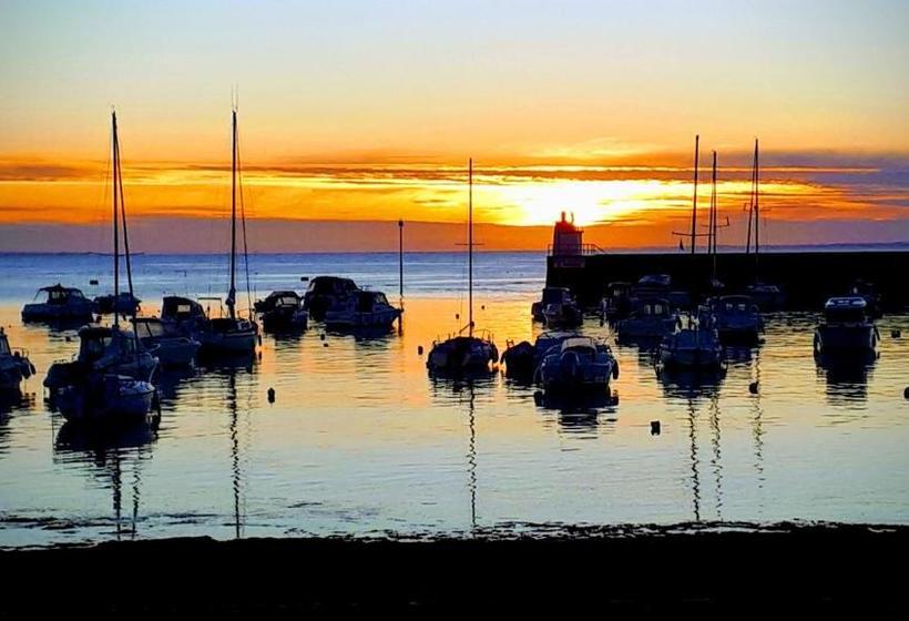 בית מלון כפרי Hôtel Du Port Bar Restaurant