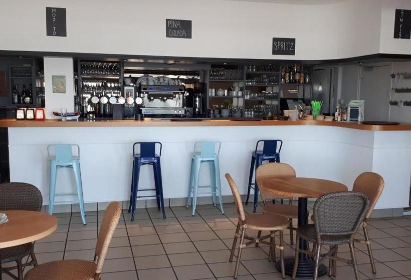 בית מלון כפרי Hôtel Du Port Bar Restaurant