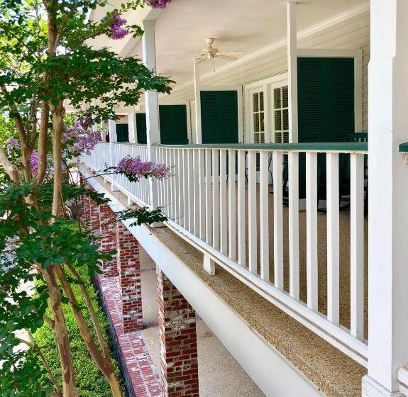 酒店 The Lodge At The Bluffs