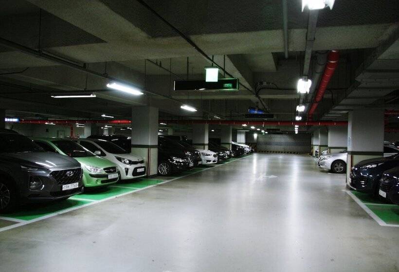 Airport Capsule Hotel Fly Me To The Moon