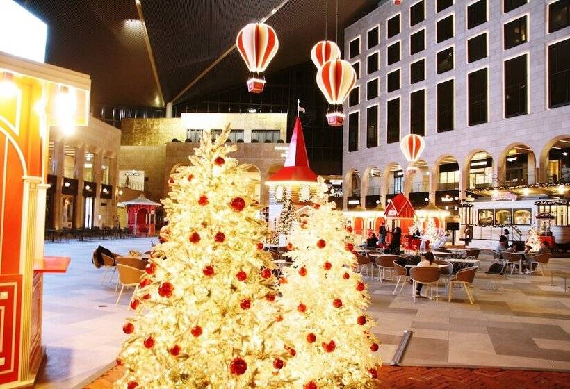 Airport Capsule Hotel Fly Me To The Moon