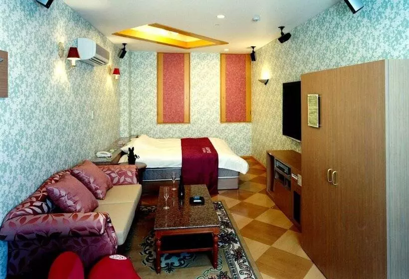 Hotelli K S Dandy  A Trip To The Town Of Provence   Adults Only