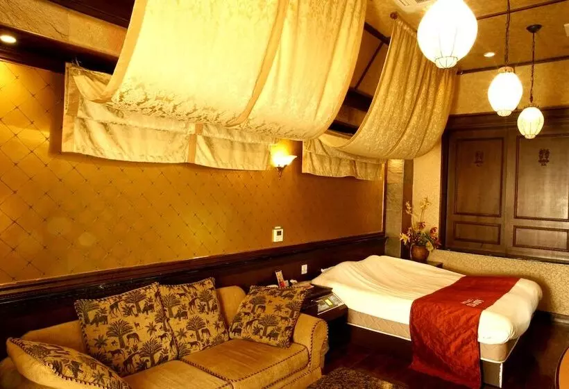 Hotelli K S Dandy  A Trip To The Town Of Provence   Adults Only