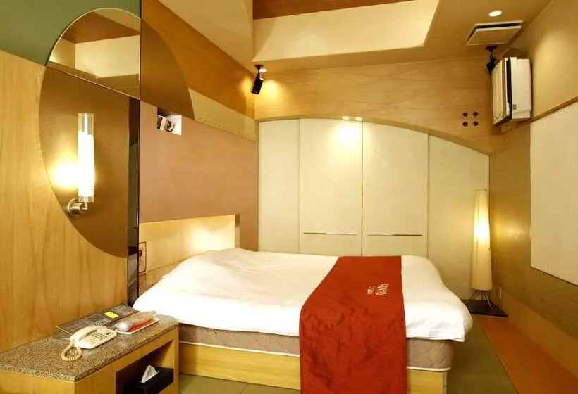 Hotelli K S Dandy  A Trip To The Town Of Provence   Adults Only