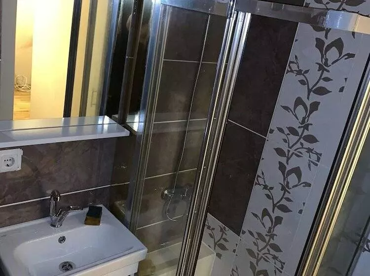 هتل Omar Sultan Park Suites